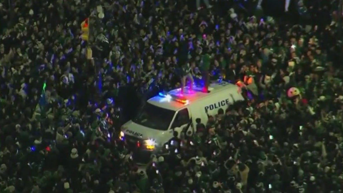 Eagles fans hit the streets to celebrate